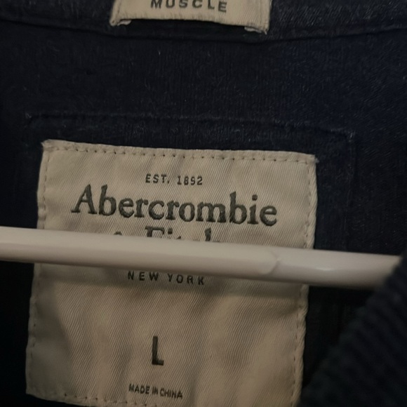 2 A&F Men's V-Neck solid White & solid Navy - Picture 6 of 6